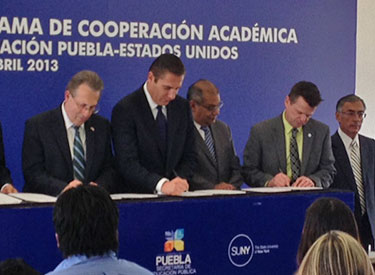 From left, U.S. Ambassador Anthony Wayne, Puebla State Governor Rafael Moreno Valle, SUNY Vice Chancellor Brian Hutzley Sign Agreement for Intensive Summer Program