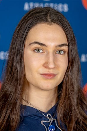 Isabel Marshall headshot