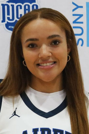 Kieonna Christmas headshot