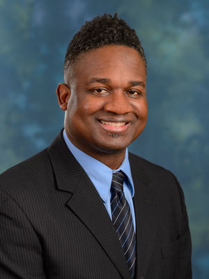 Ainsley Thomas headshot