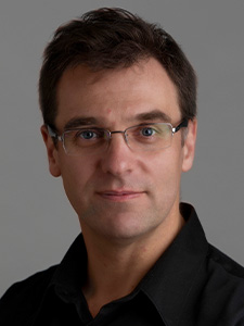 Dr. Jochen Autschbach headshot