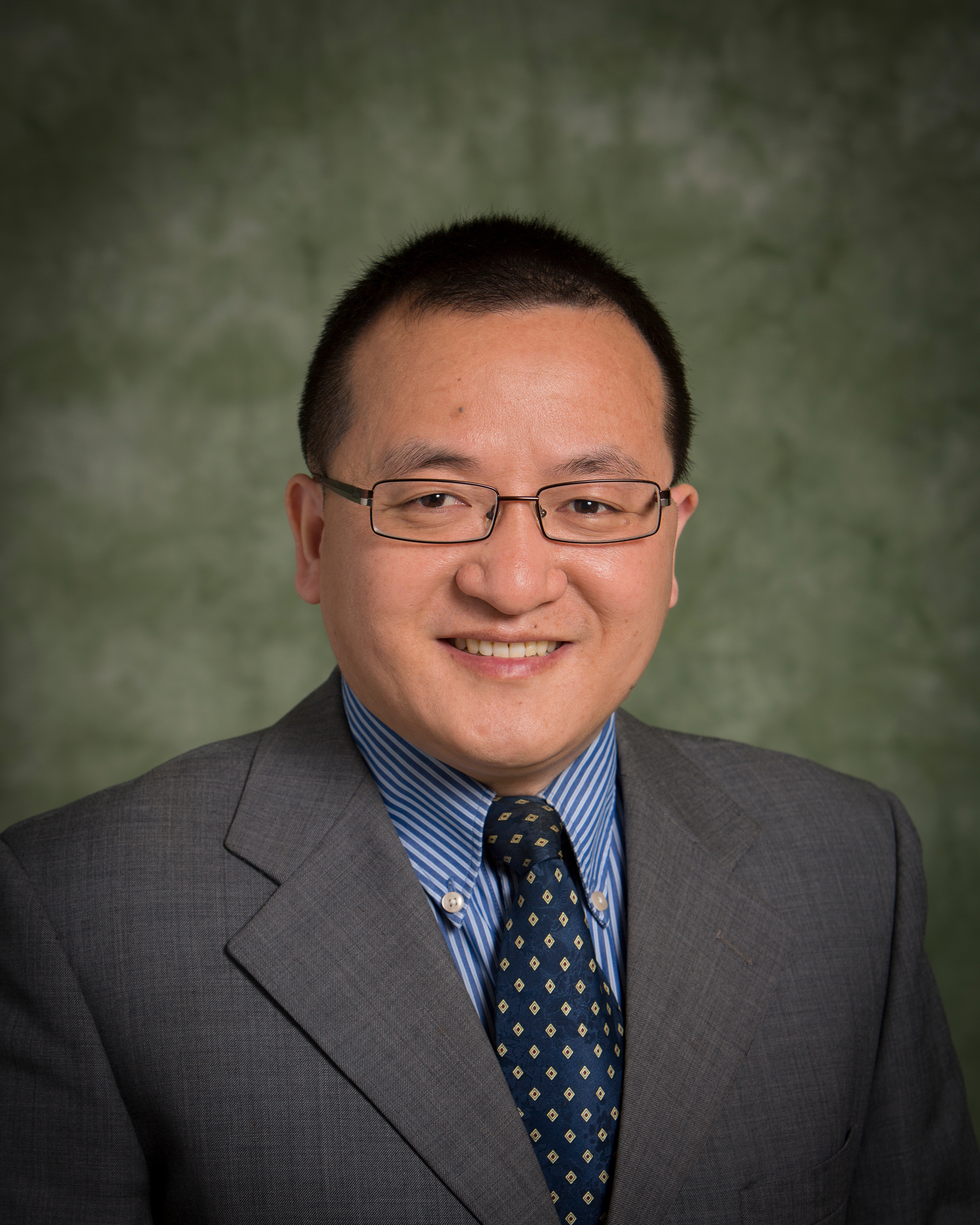 Guangwen Zhou headshot