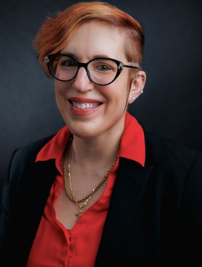 Elizabeth Richards headshot