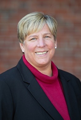 Suzanne Smith headshot