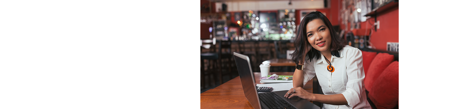 woman with laptop in restaurant