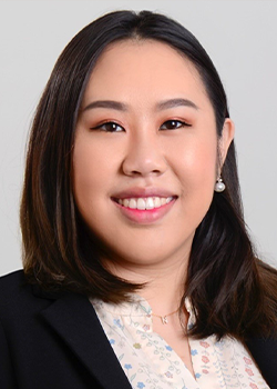 Achamaporn Punnantinont headshot