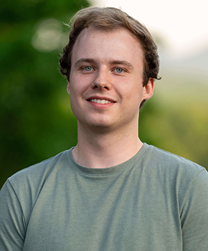 Noah Chavez headshot